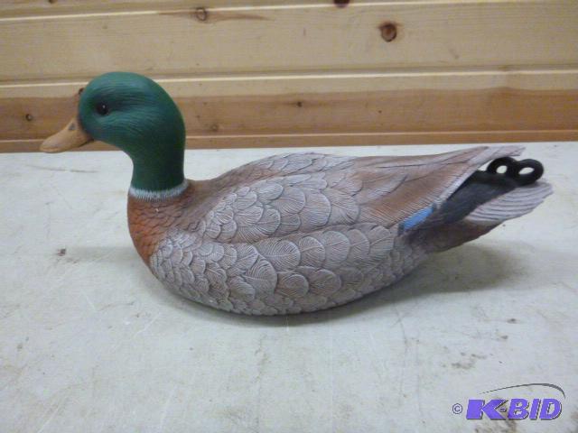 lot 88 image: Ceramic Duck Deco Has small chip on tail - 16...