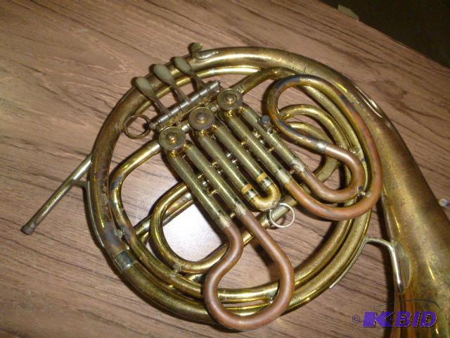 lot 9 image: FE Olds French Horn with Case No mouth piece ...