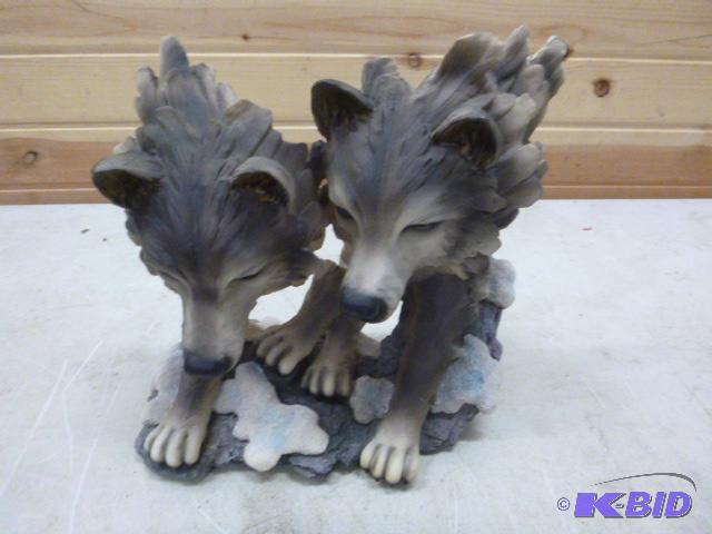 lot 98 image: Wolf Figurine Decor 12" high....