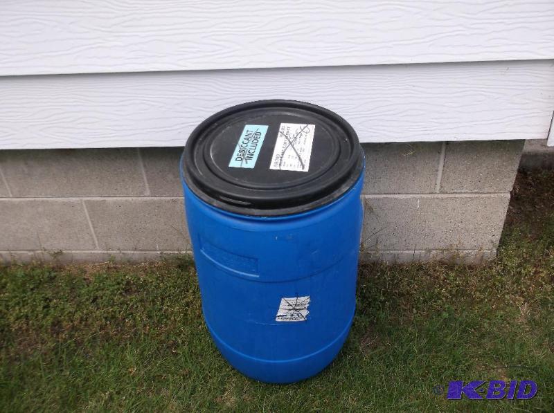 lot 19 image: Food grade 20 gallon barrel....