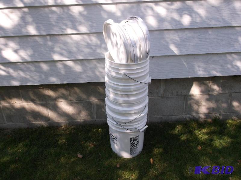 lot 48 image: Lot with 6-5 gallon pails with lids....