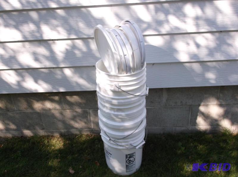 lot 50 image: Lot with 6-5 gallon pails with lids....