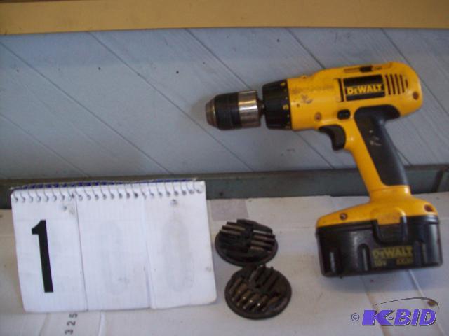 Dewalt 12 18 volt Battery Drill