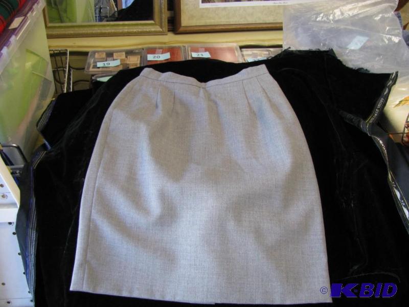 lot 102 image: Talbots petites sz 2 grey skirt 100% worsted...