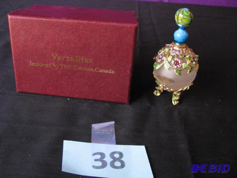 lot 38 image: Vintage Versailles Glass Perfume Bottle Gold ...