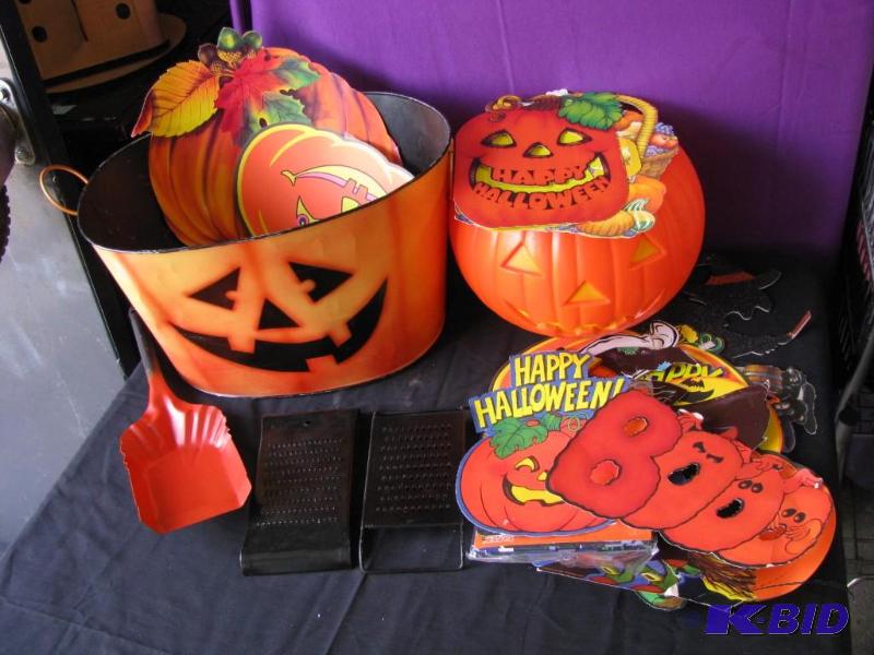 lot 70 image: large lot of Halloween items see the photos...