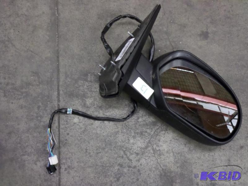 lot 12 image: GM900 Passenger Electric Mirror, Cracked Glas...
