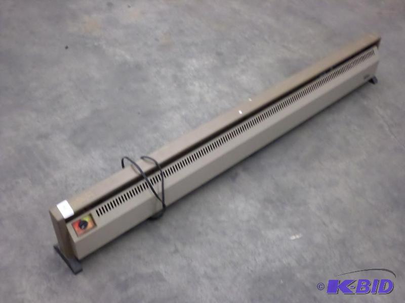 lot 41 image: 6ft 120Volt Electric Heater...