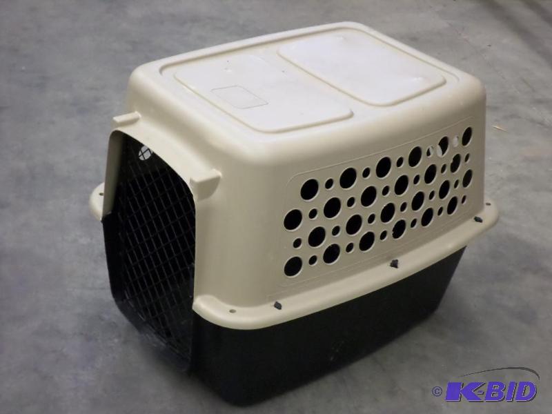 lot 54 image: Portable Dog Kennel...