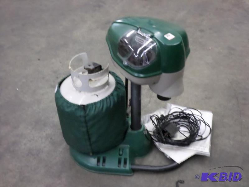 lot 58 image: Mosquito Magnet With LP Tank-Cords-Manual...