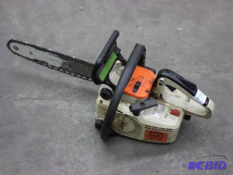 lot 71 image: Stihl 009L Chainsaw...
