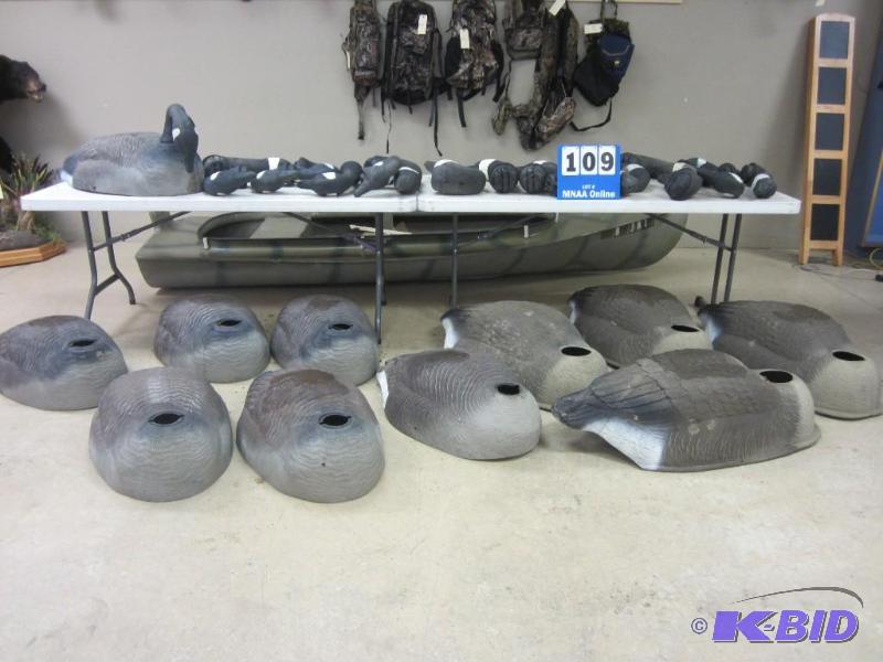 lot 00109 image: Large Lot of Canadian Geese Decoys Goose Hunting