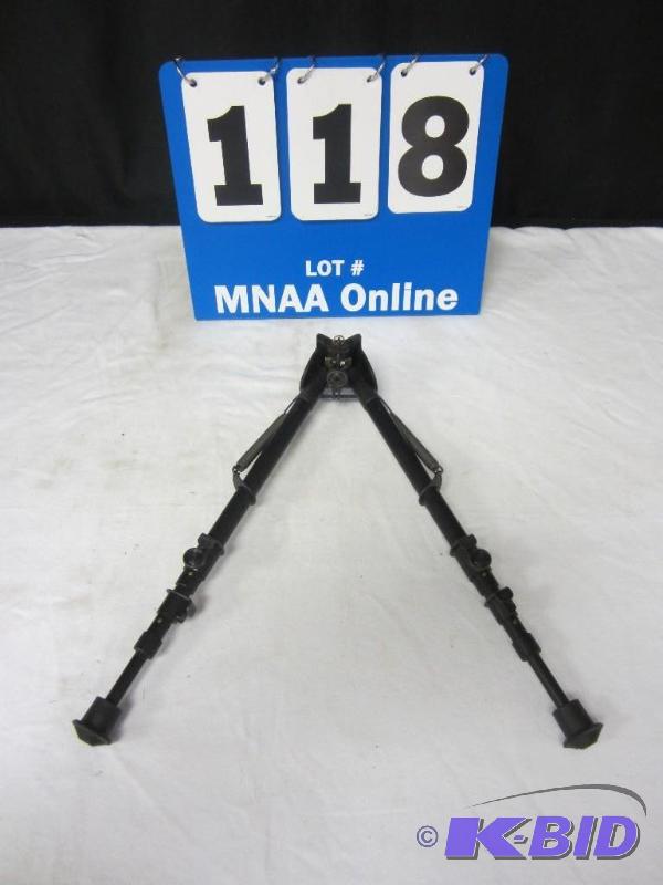 lot 00118 image: Bi-Pod Rifle Stand Hunting