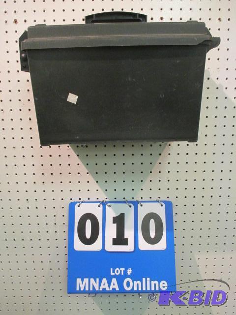 lot 10 image: Sportsman Dry Box Hunting Fishing Ammo