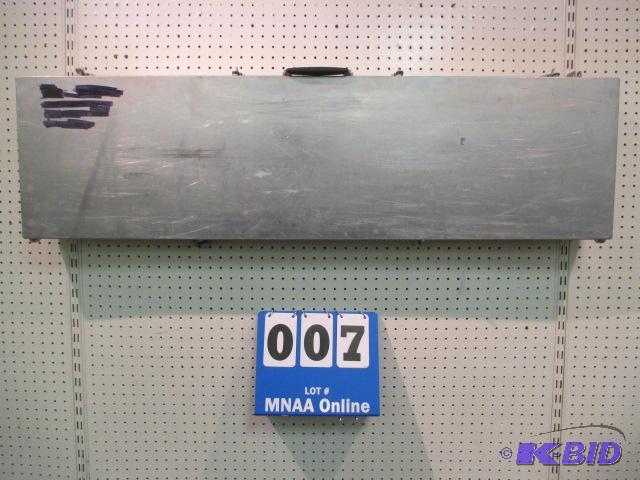 lot 7 image: Metal Aluminum Gun Rifle Case
