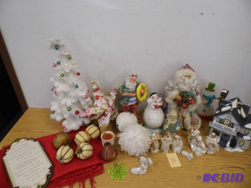 lot 10 image: Chistmas Items