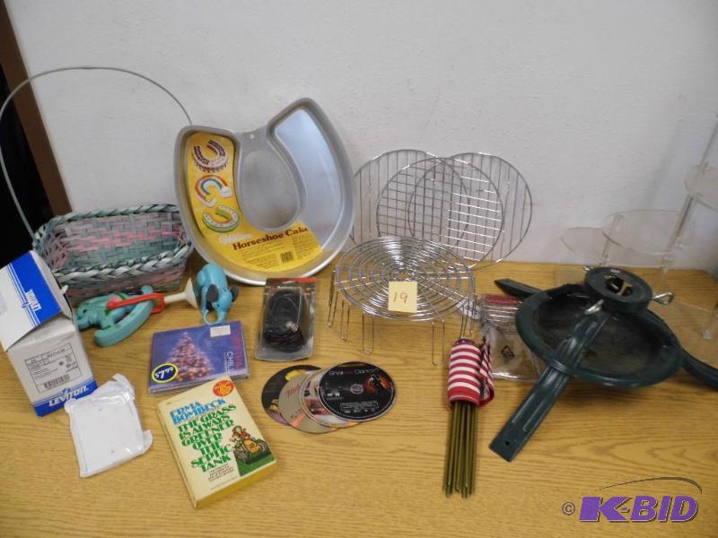 lot 19 image: Lot of Misc Items