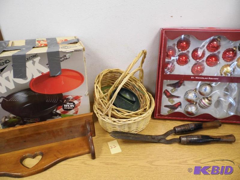 lot 22 image: Wok, Ornaments, Baskets