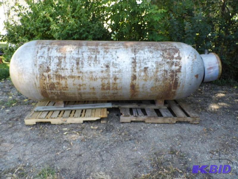 lot 33 image: 500 Gallon Propane Tank