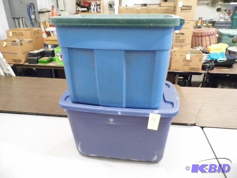 lot 39 image: 2 Totes