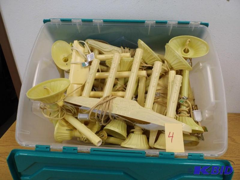 lot 4 image: Large Tote of Electric Candles