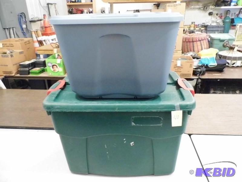 lot 40 image: Large Rubbermaid Tote & Homz Tote
