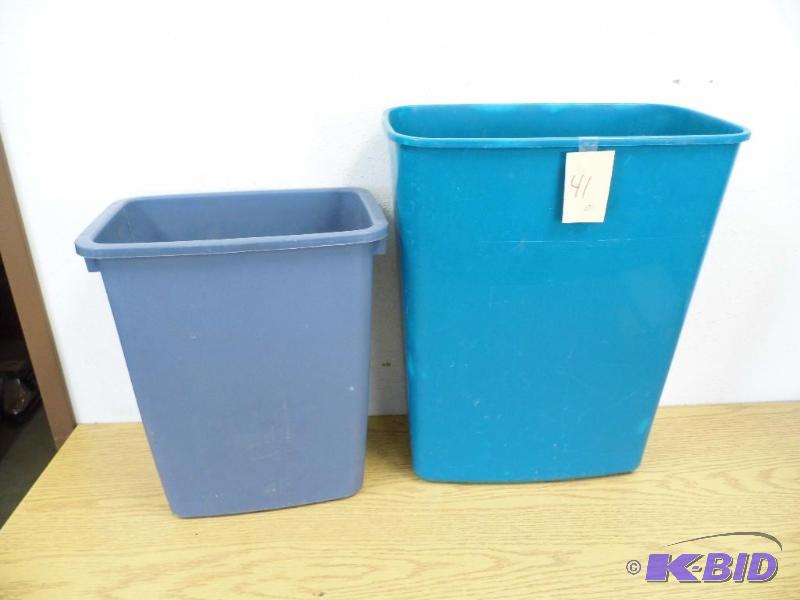 lot 41 image: 2 Garbage Cans