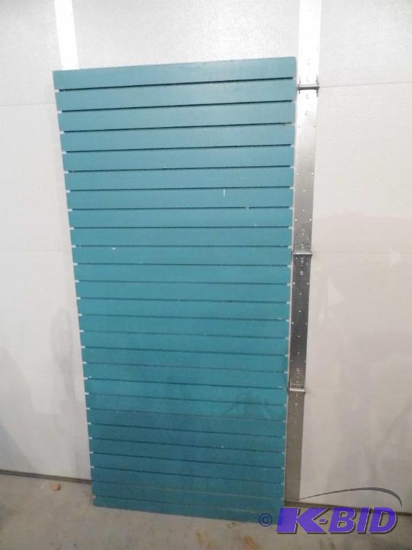 lot 42 image: 4 Slatwall Sheets