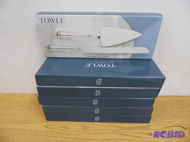 lot 44 image: 6 New Cake Sets