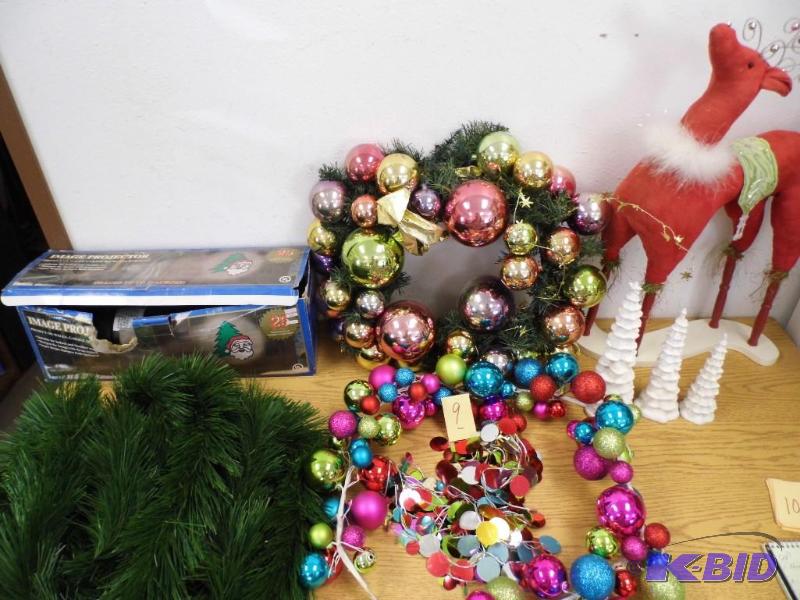 lot 9 image: Christmas Items with Tote