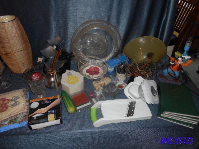lot 103 image: Goofy Lamp