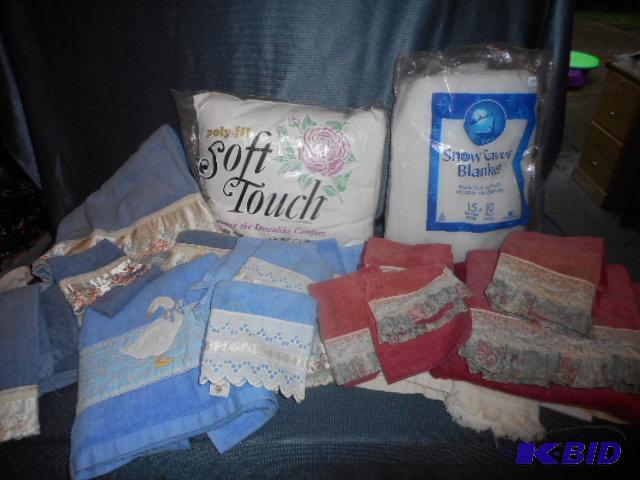 lot 105 image: Towels, Linens