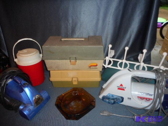 lot 112 image: Spot Lifter, Shark, Tackle Box