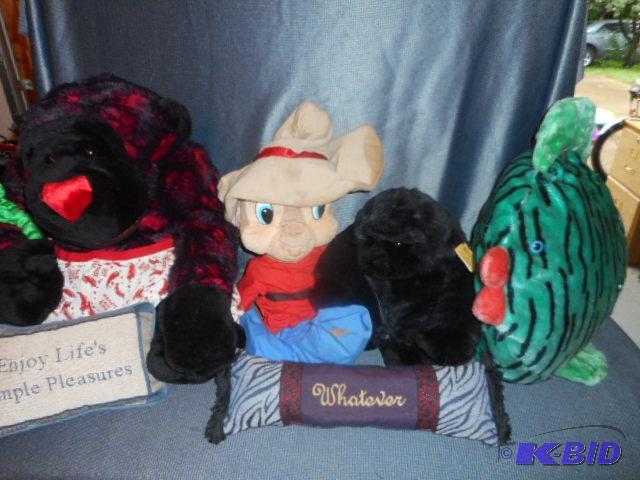 lot 121 image: Stuffed Animals