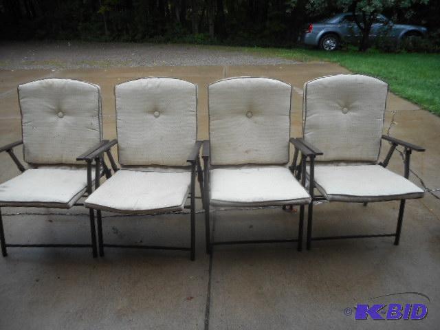 lot 139 image: Deck Chairs