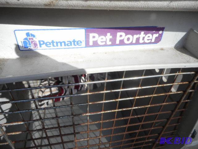 lot 158 image: Petmate Pet Porter