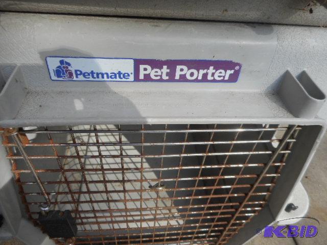 lot 159 image: Petmate Pet Porter