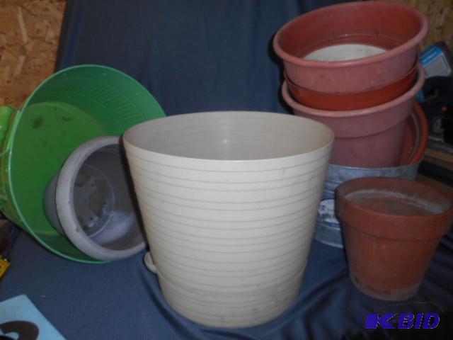 lot 175 image: Planters, Pots