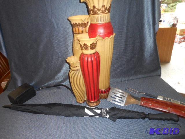 lot 19 image: Fountain, Umbrella, Utensils