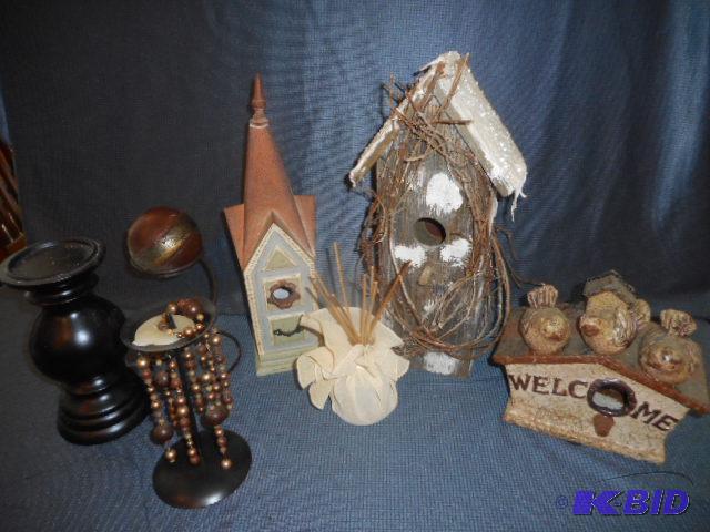 lot 21 image: Bird Houses and Candle Holders