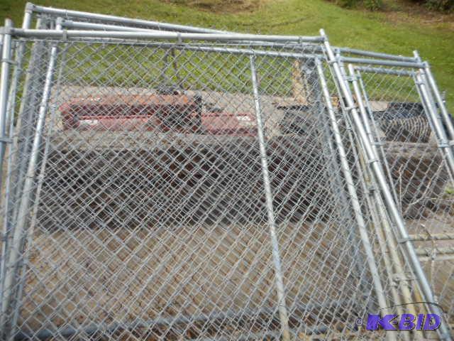 lot 229 image: Dog Kennel Sections