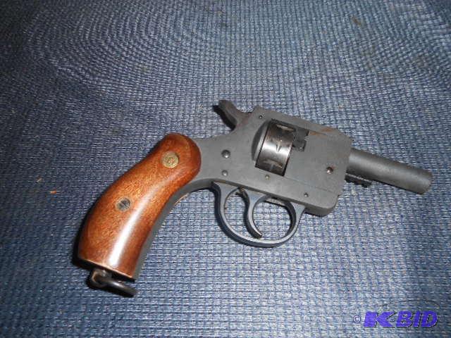 lot 237 image: Starter Pistol