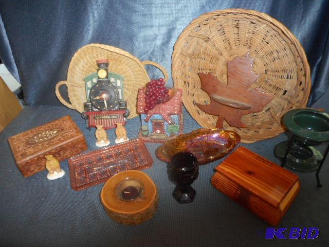 lot 29 image: Train Clock, Vintage Boxes