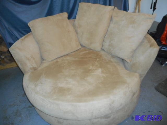 lot 3 image: Pod Chair