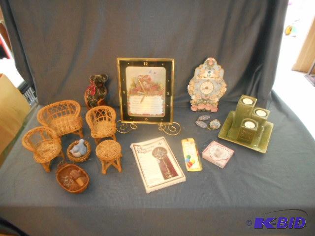 lot 30 image: Wicker Doll Furniture, Angels