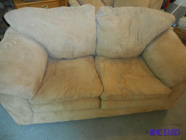 lot 4 image: Love Seat