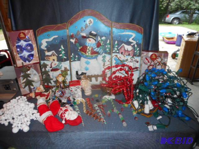 lot 43 image: Christmas