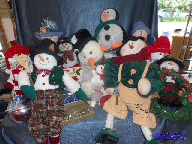 lot 45 image: Snowmen