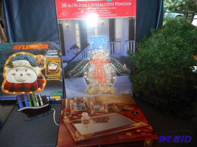 lot 48 image: Christmas