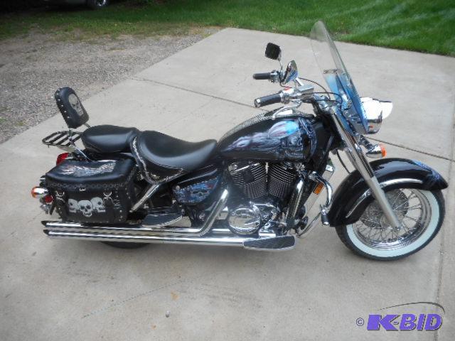 lot 8 image: 2002 Honda Motor Cycle
